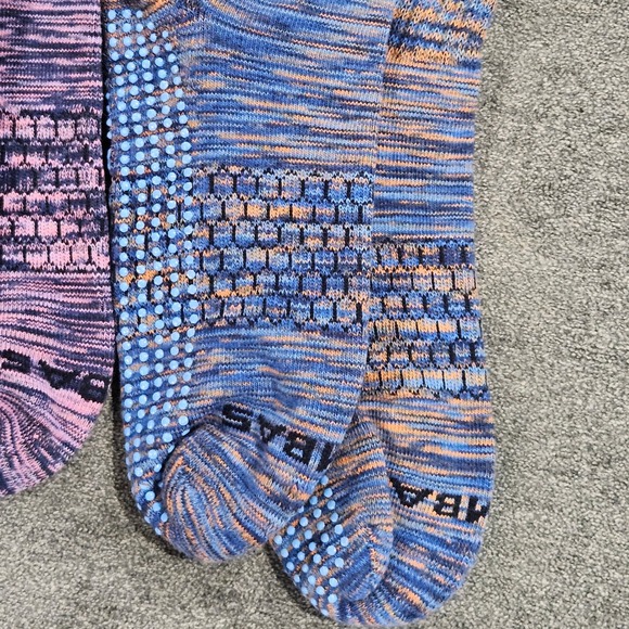 Bombas Gripper Socks 2 Pack Multi Color Pink Blue Athletic Cozy Medium - Picture 7 of 8